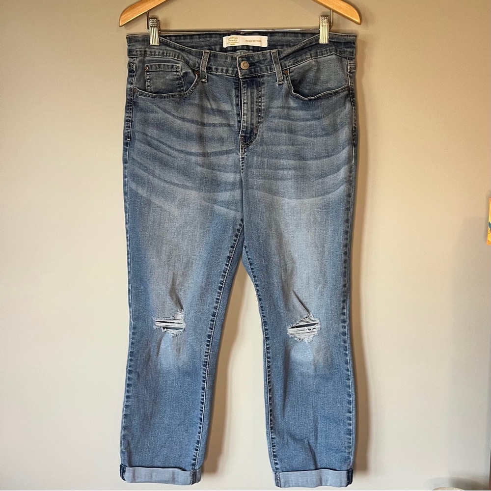 Levi's Mid Rise Boyfriend Light Blue Cropped Jeans